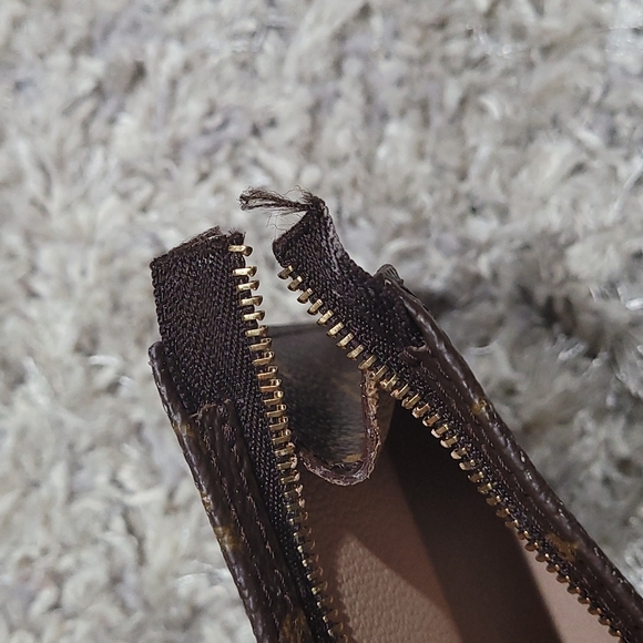 Louis Vuitton Cosmetics Pouch / Pochette - Picture 5 of 16